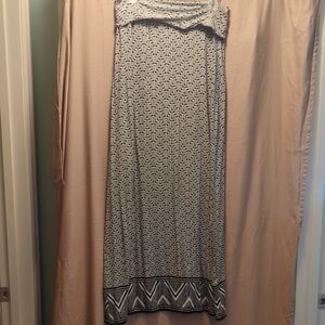 Max Studio Black and White Pencil Maxi Skirt Resort Wear